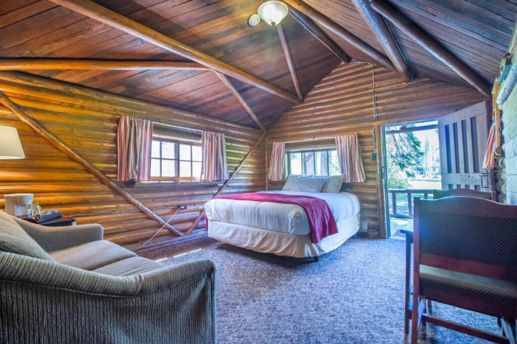 Cabin at Kootenay Park Lodge